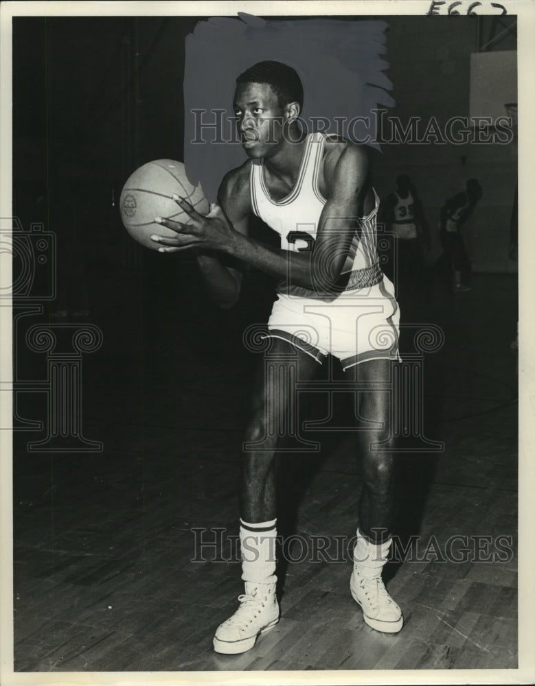 1969 Press Photo Dillard Basketball Guard Player Eugene Clem - nos06605- Historic Images