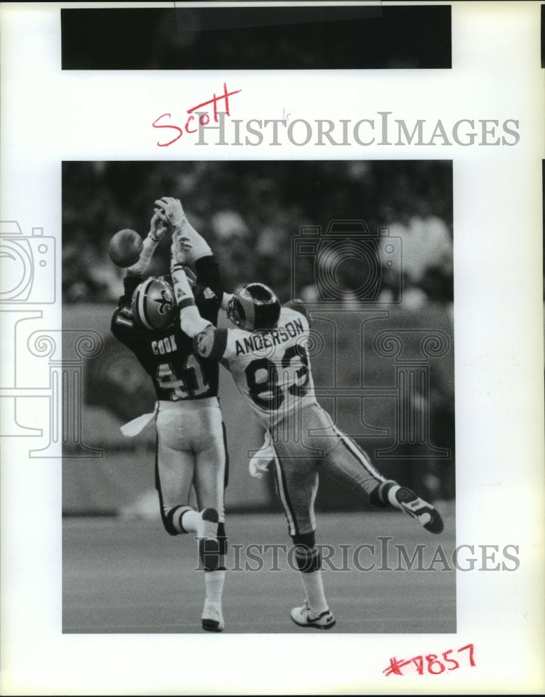 1991 Press Photo New Orleans Saints Football Player Toi Cook, Others in Game- Historic Images