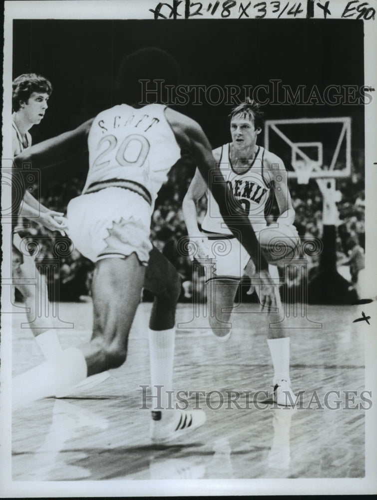 1979 Press Photo Basketball Player Don Buse, Suns&#39; Leader in Game with Others- Historic Images