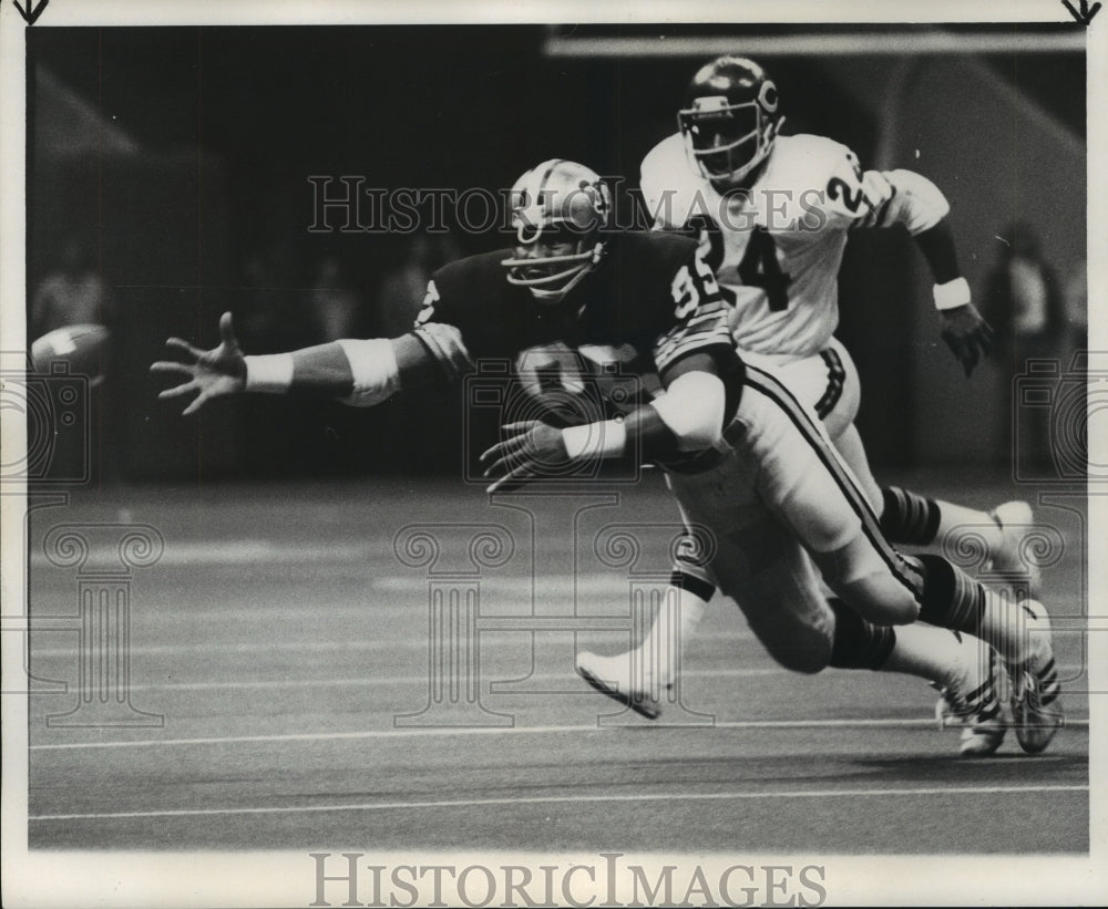 1977 Press Photo New Orleans Saint Football Player Henry Childs in Game- Historic Images