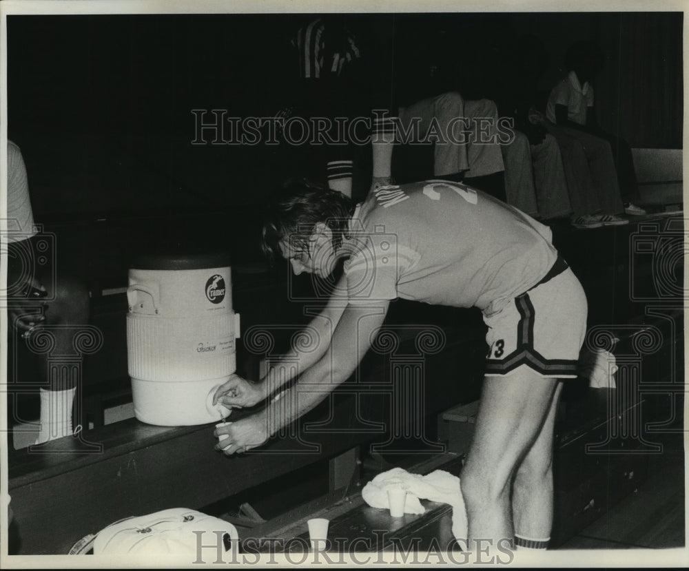 1977 Press Photo Basketball Player Bill Cook - nos07128- Historic Images