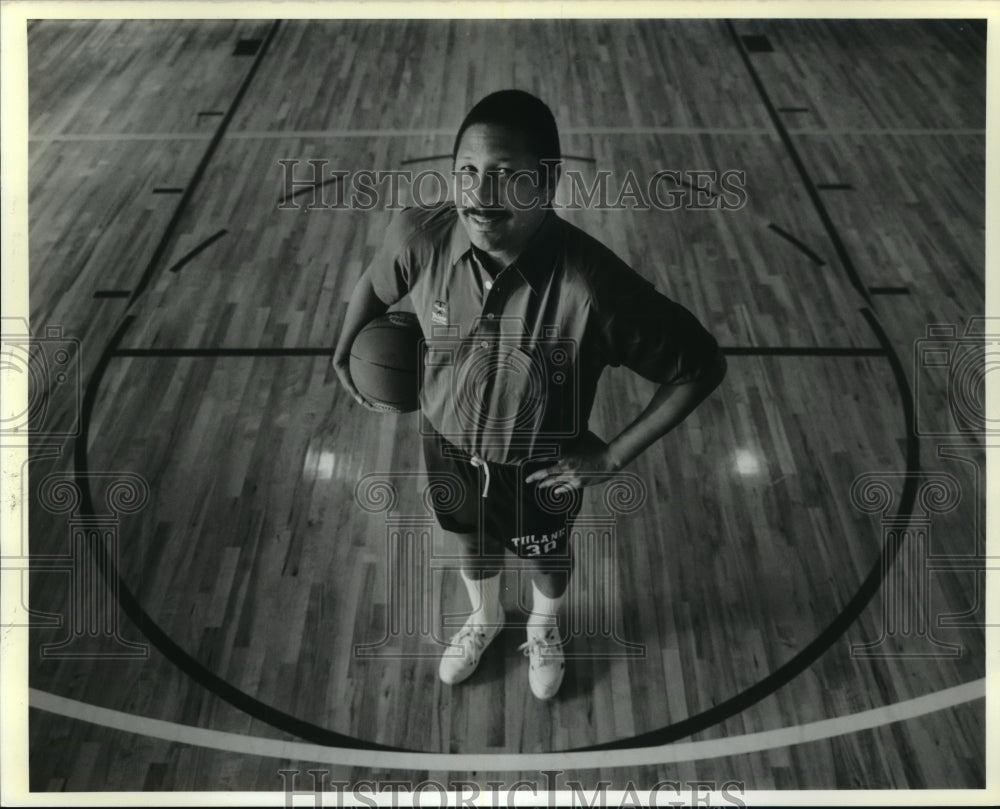 1989 Press Photo New Tulane Basketball Coach Perry Clark - nos07169- Historic Images