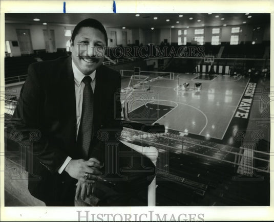 1990 Press Photo New Tulane Basketball Coach Perry Clark - nos07171- Historic Images