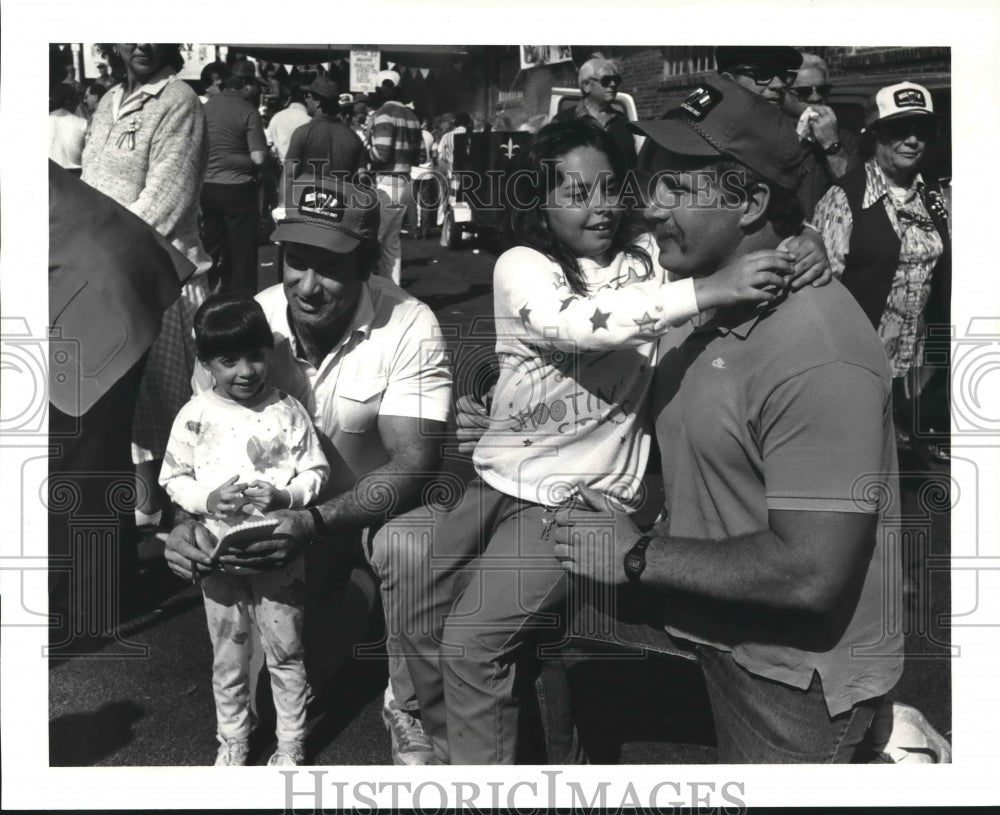 1987 Press Photo Football Star Elois Grooms sighs Ashley Imbornone Autograph- Historic Images