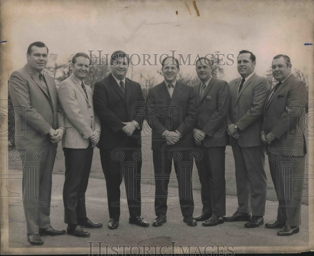 1973 Press Photo New Saints Head Coach John North with Others at Meeting- Historic Images