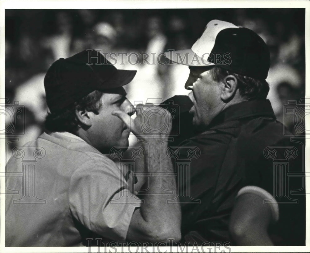 1988 Press Photo Joe Brockhoff, Head Tulane Baseball Coach with Umpire at Game- Historic Images