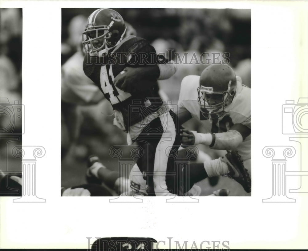 1988 Press Photo Football Running Back Cantrell Brumfield in Game with Others- Historic Images