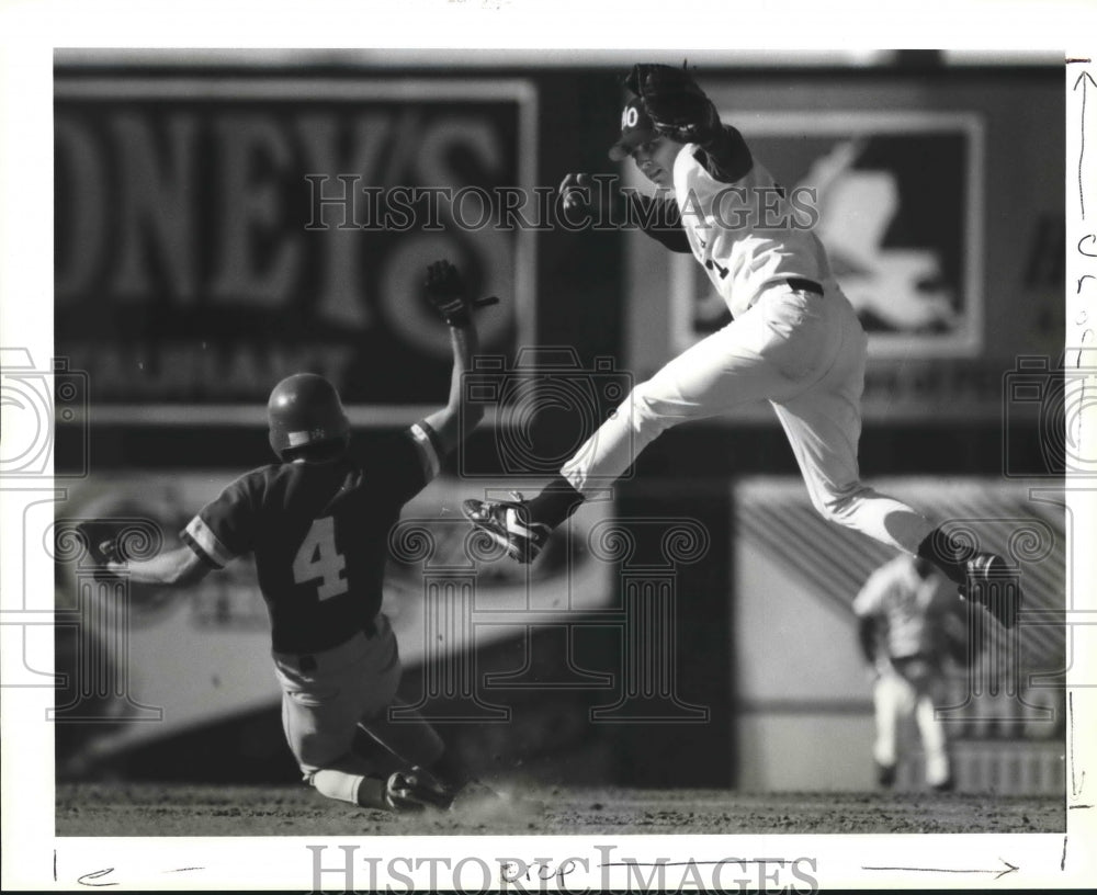 1991 Press Photo Baseball Players Mark Broussard, Bob Brennan in Game together- Historic Images