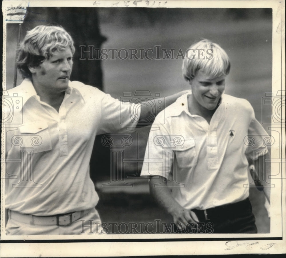 1974 Press Photo Golfers George Burns and Danny Yates after Tournament Wins- Historic Images