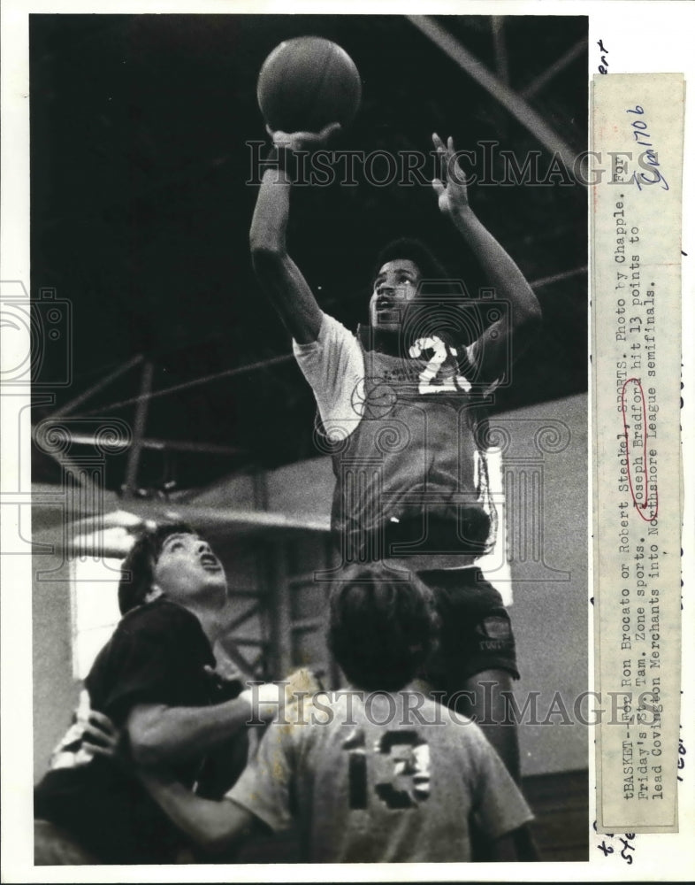 1983 Press Photo Basketball Player Joseph Bradford in Game with Others- Historic Images