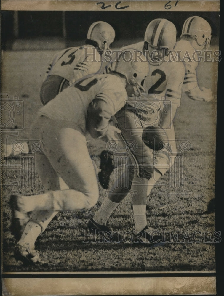 1970 Press Photo Football Players John Brodie, Ken Willard in Football Game- Historic Images