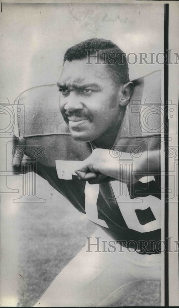 1969 Press Photo Philadelphia Eagles Football Player Bob Brown - nos08066- Historic Images