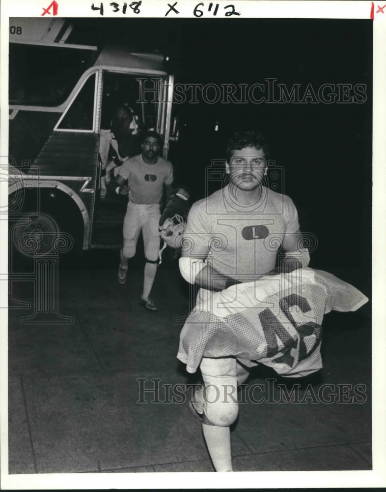 1984 Press Photo New Orleans Football Players from the Breakers at Superdome- Historic Images