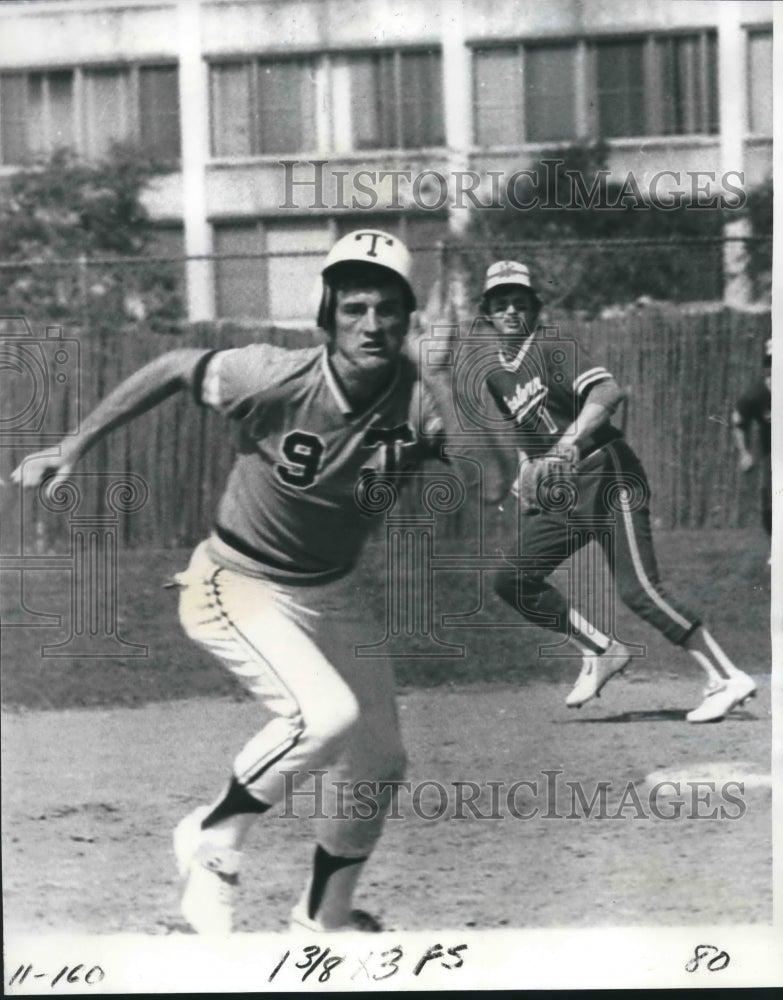 1977 Press Photo Baseball Players Barry Butera, Gene Robinson in Draft Pick Game- Historic Images