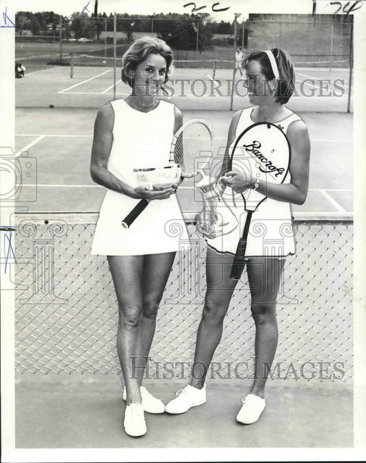 1970 Press Photo Miss Betty Brown and Mrs. Leoni Lucotti, Tennis Players- Historic Images