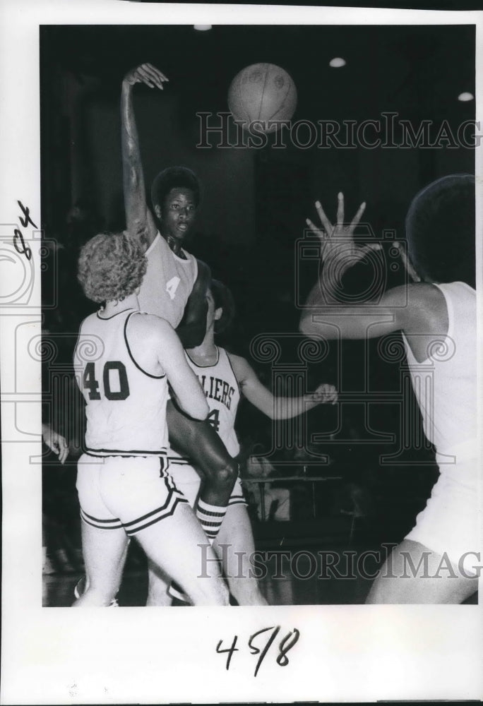 1976 Press Photo Basketball Players Keith Brown, Lee Blankestein, Gary Lorio- Historic Images