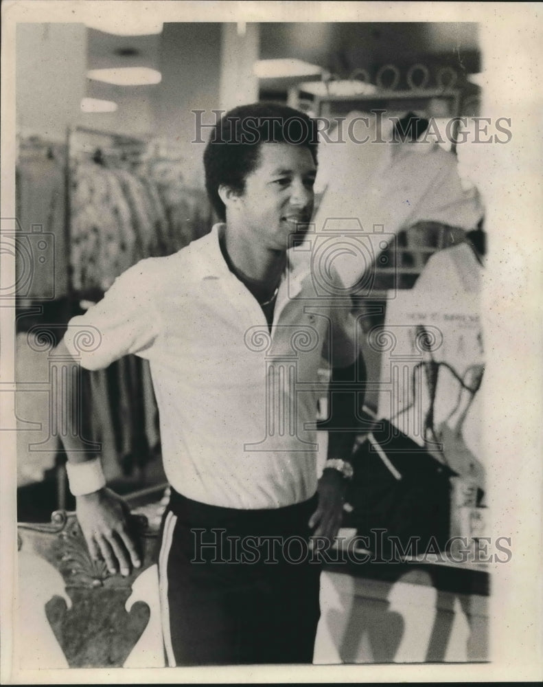 1976 Press Photo Tennis Player Arthur Ashe by Amanda - nos08479- Historic Images