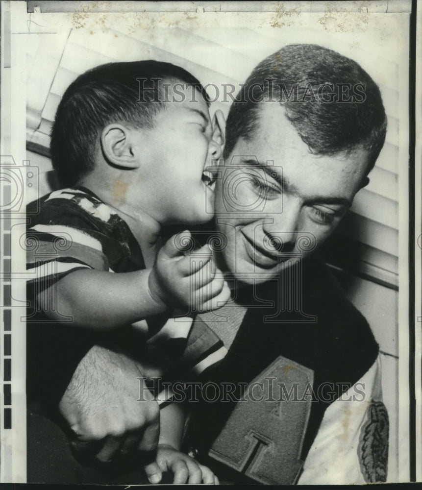 1966 Press Photo Auburn&#39;s Mike Currier, Football Player with Child - nos08664- Historic Images