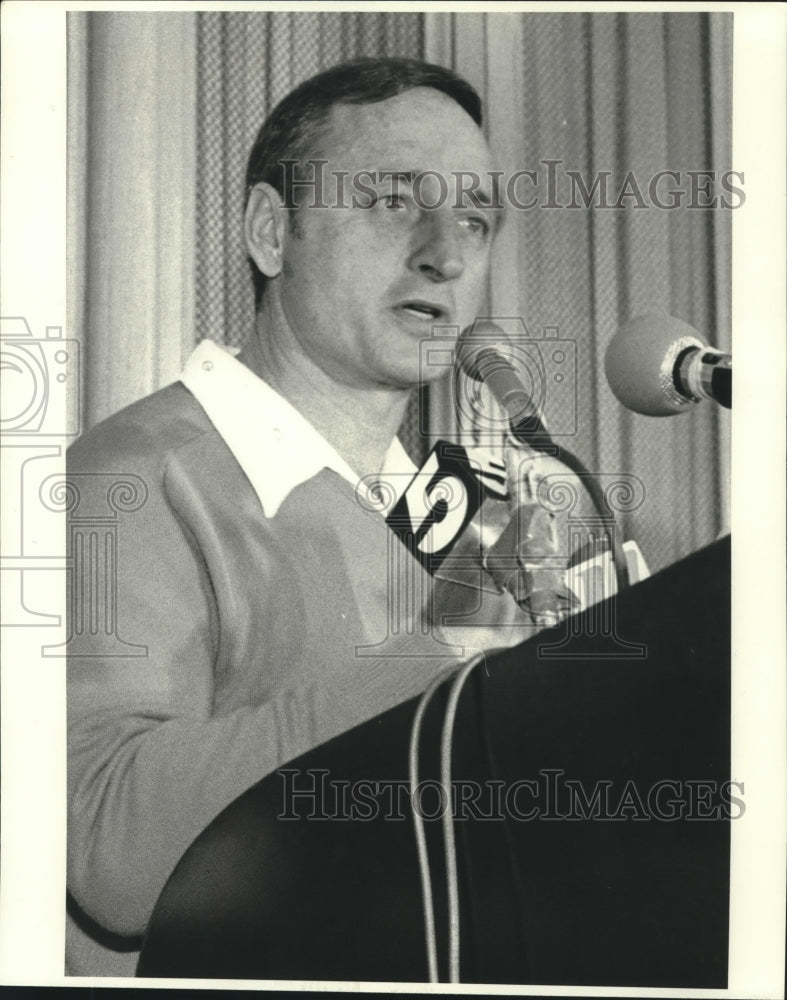 1980 Press Photo Football - Dan Devine, Son of Notre Dame Head - nos09035- Historic Images