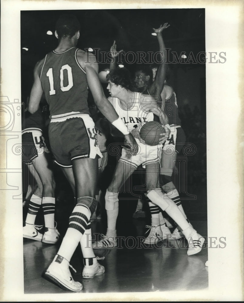 1977 Press Photo Jeff Cummings, Tulane Basketball Player at Game - nos09159- Historic Images