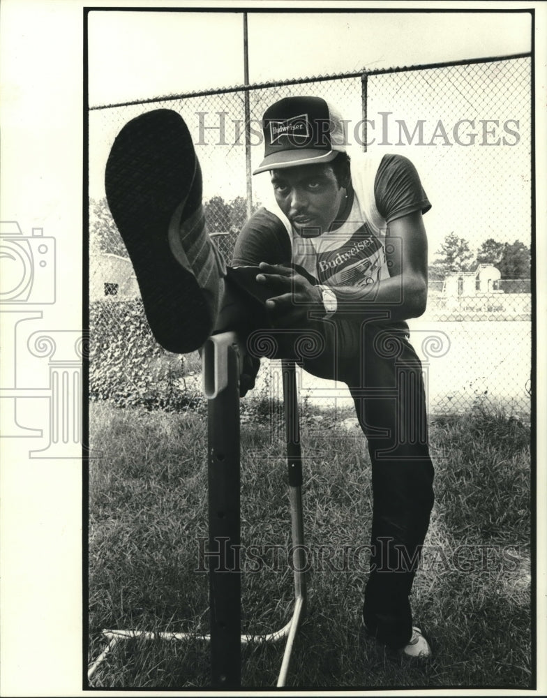 1983 Press Photo Willie Davenport, Olympic High Hurdler Training - nos09187- Historic Images