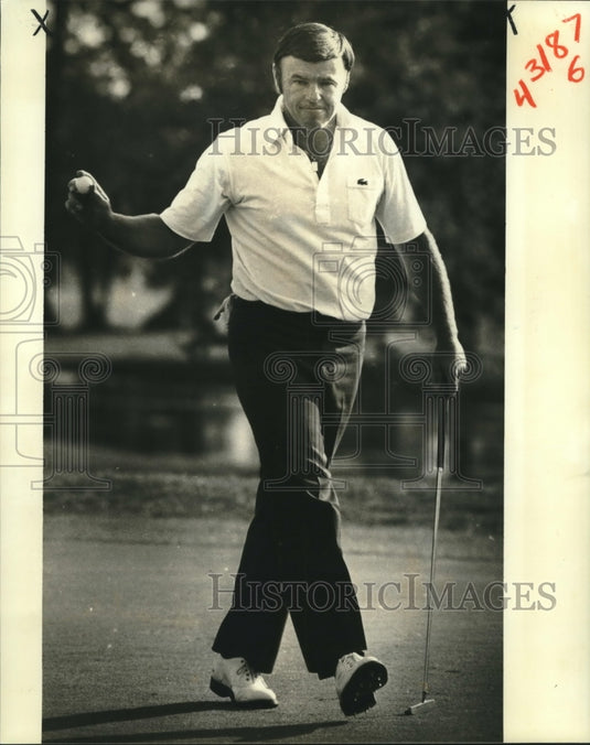 1982 Press Photo Golfer Jim Colbert at Lakewood Seventeenth Hole - nos09251- Historic Images
