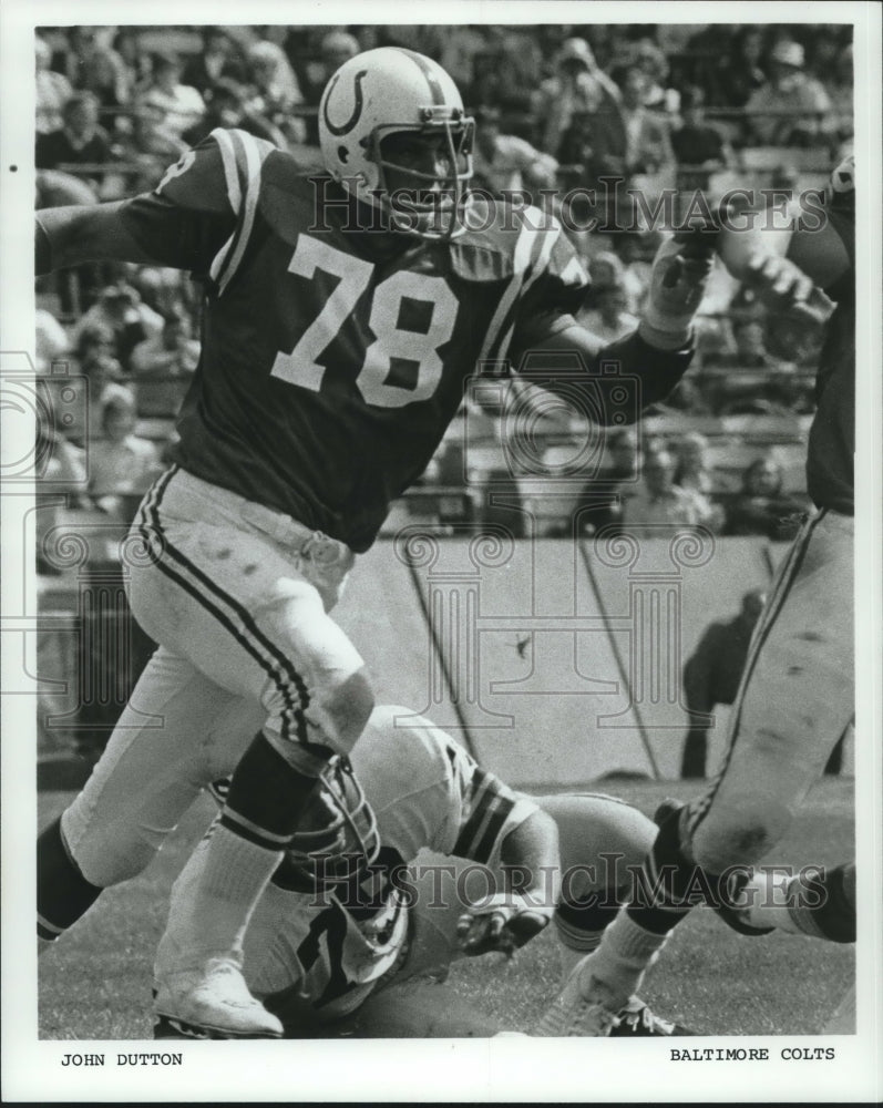 1976 Press Photo John Dutton, Baltimore Colts Football Player at Game- Historic Images