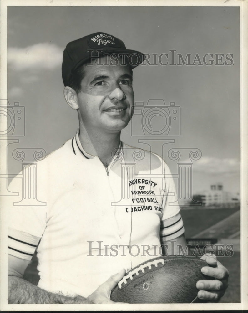 1965 Press Photo Dan Devine, Head Football Coach University of Missouri- Historic Images