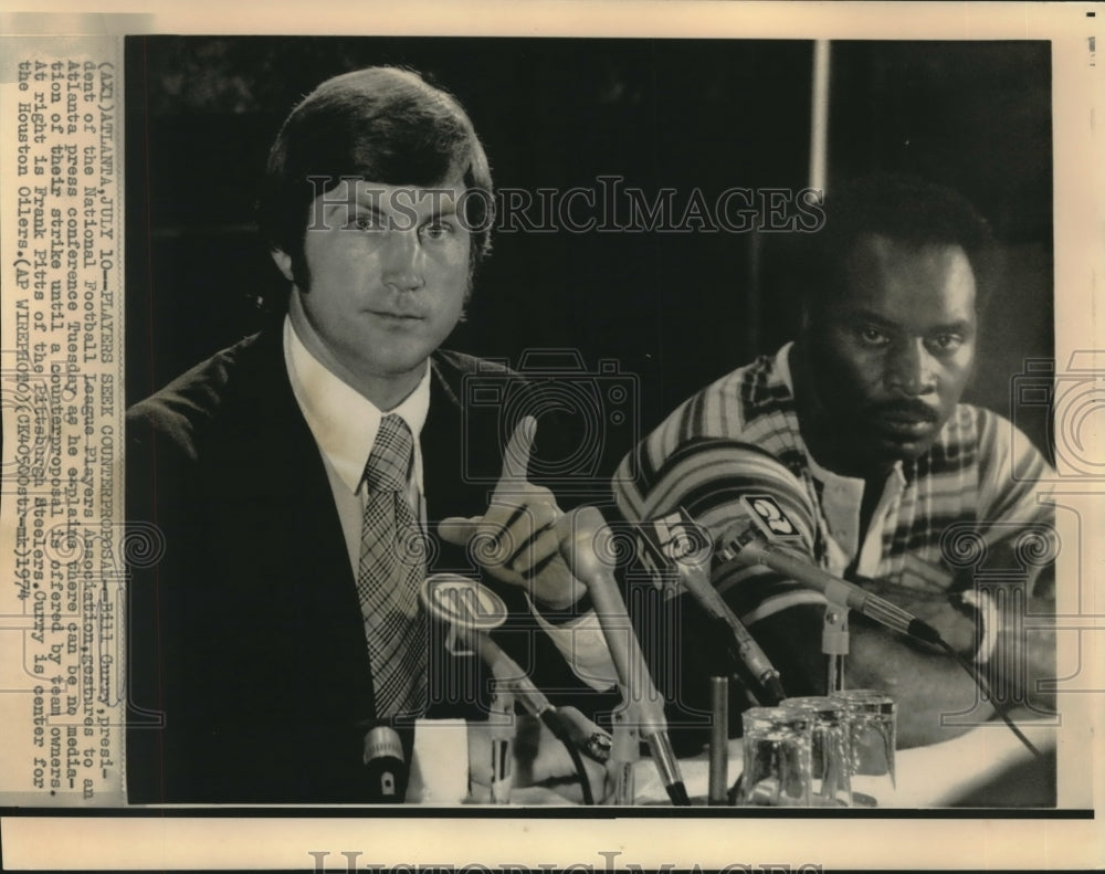 1974 Press Photo Bill Curry, National Football League Players President- Historic Images