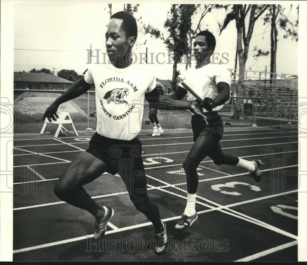 1982 Press Photo Track Athletes Joe Adams and Delwin Davis - nos09574- Historic Images