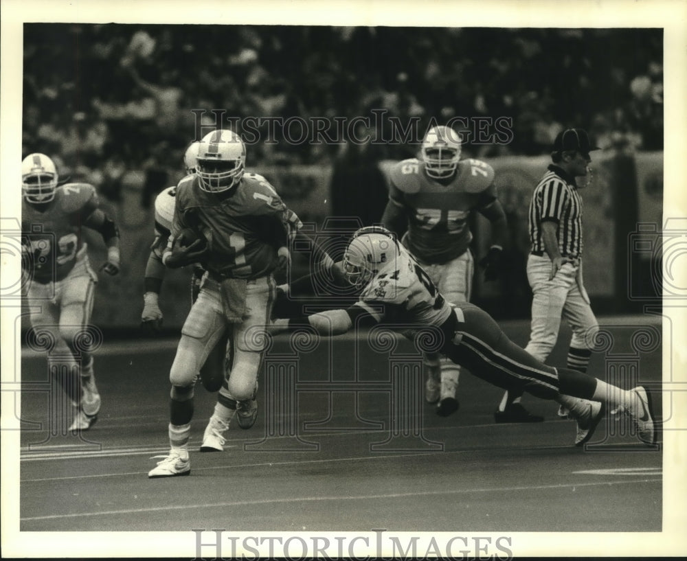 1986 Press Photo Football Players Daryl Dickey and Rod Carter in Game- Historic Images