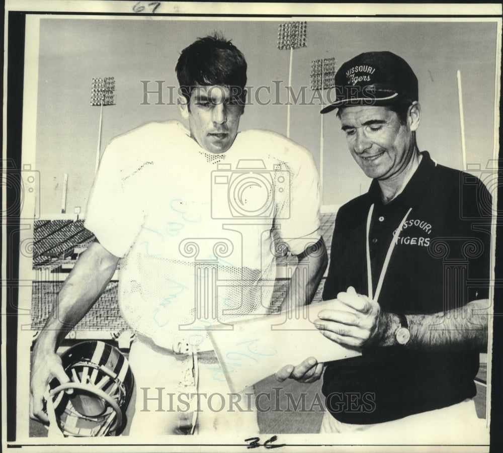 1970 Press Photo Dan Devine, Missouri West All-American Team Football Coach- Historic Images