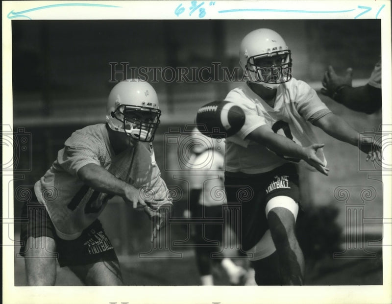 Load image into Gallery viewer, 1992 Press Photo Tulane Quarterback Billy Duncan, #10, practices his pitching
