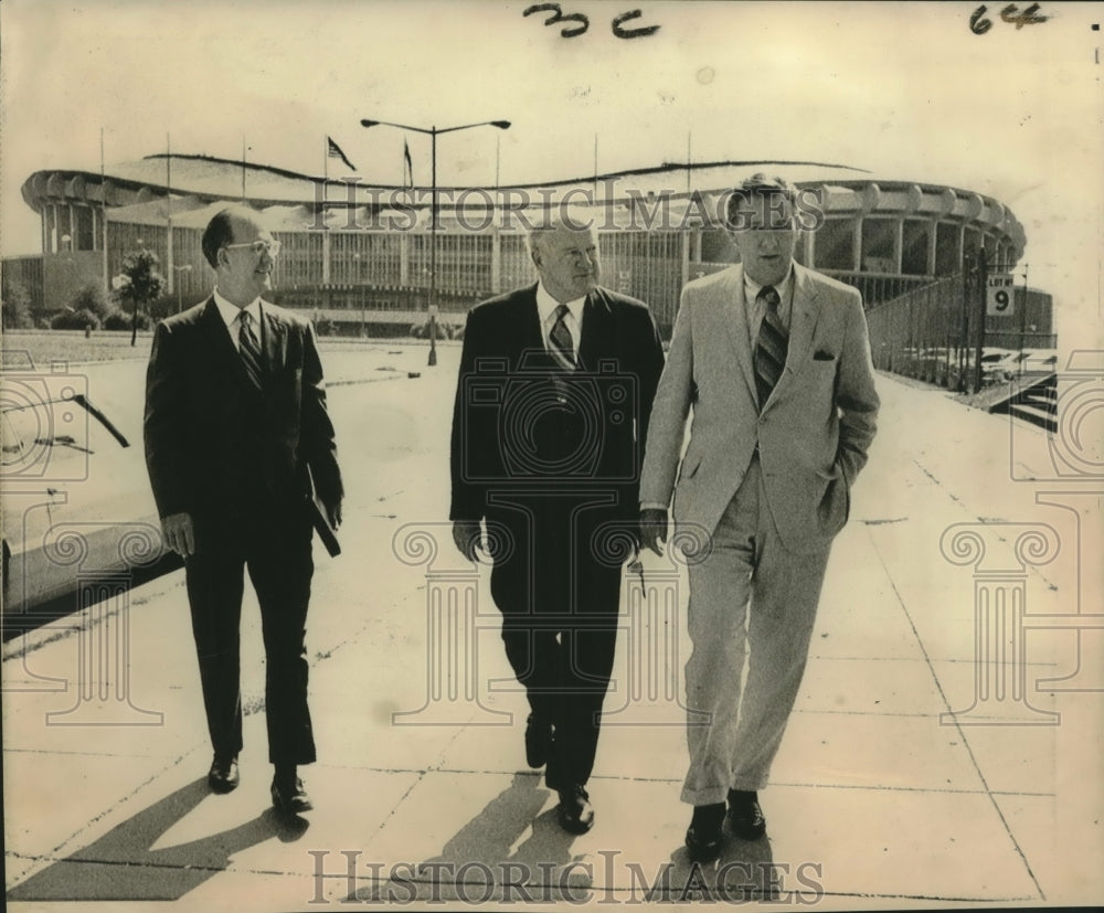 1971 Press Photo Joe Cronin, Robert Short, Joe Burke, Robert F. Kennedy Stadium- Historic Images