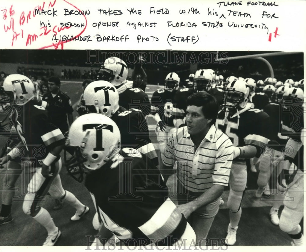 1985 Press Photo Tulane University Football Mack Brown with Players- Historic Images