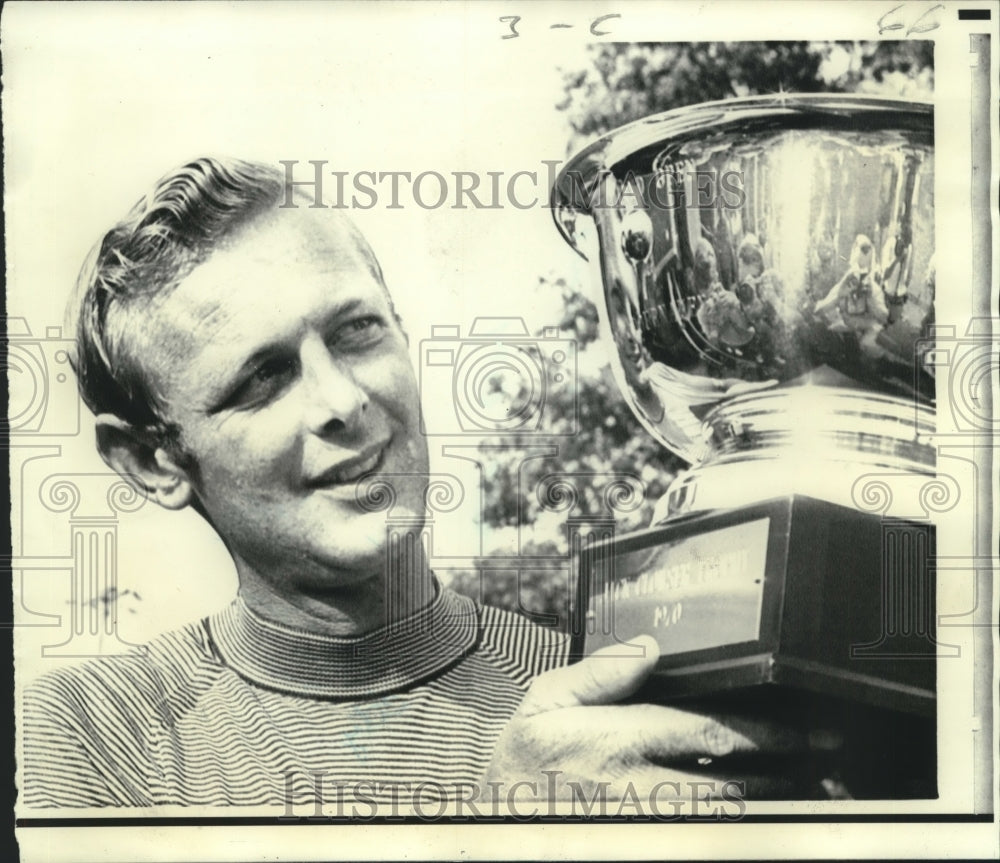 1970 Press Photo Golfer Bruce Devlin, a former master plumber from Australia- Historic Images