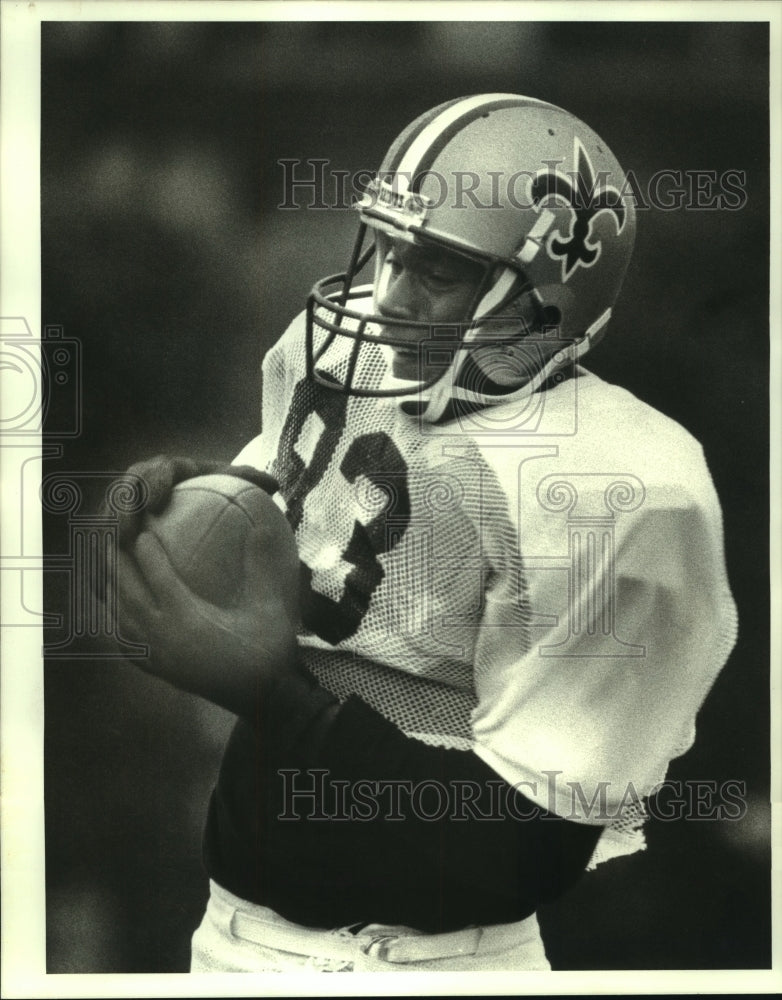 1986 Press Photo Kelvin Edwards, New Orleans Saints Football Player at Camp- Historic Images