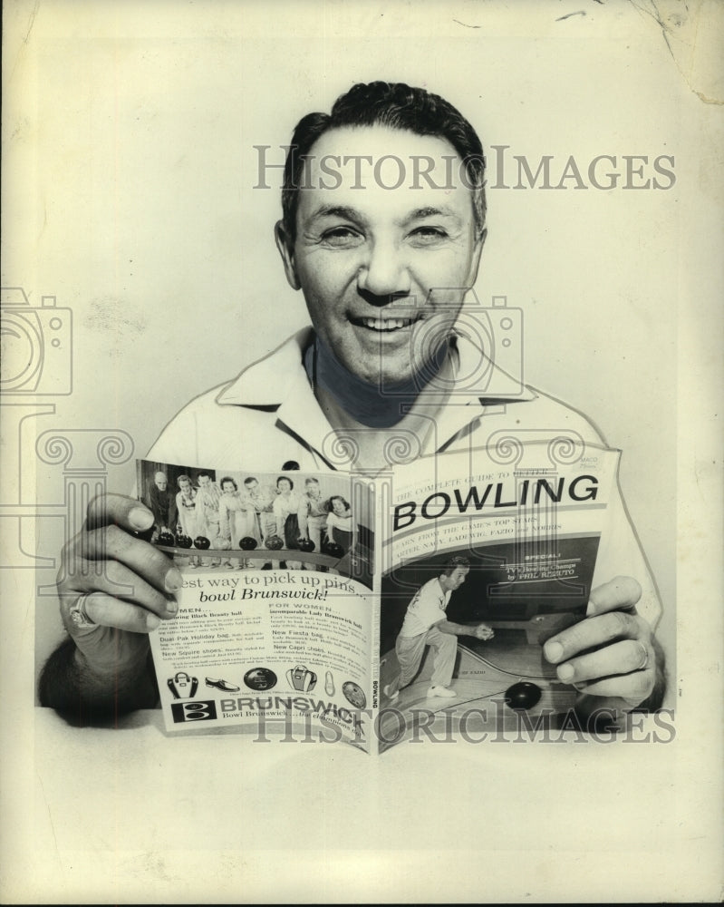 Press Photo Bowler Buzz Fagio - nos10381- Historic Images