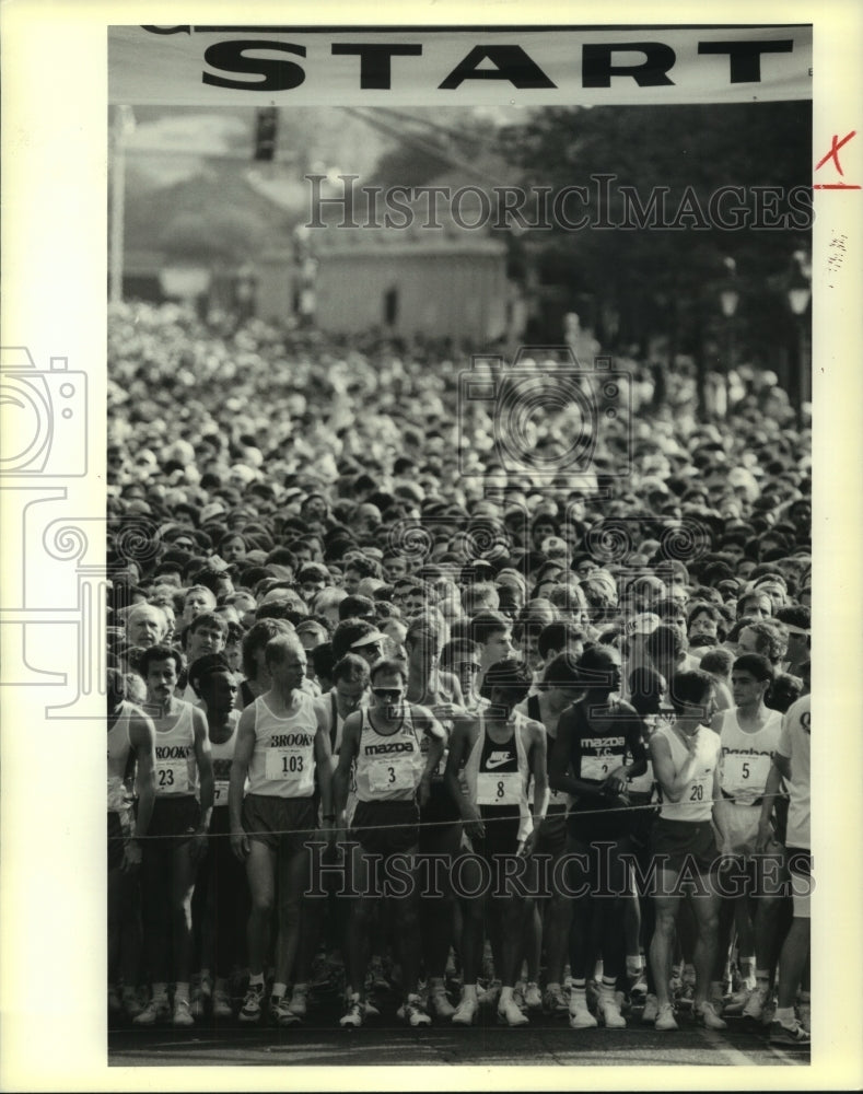 1990 Press Photo Crescent City Classic Race Runners at Starting Line - nos10469- Historic Images