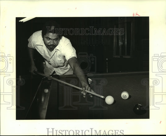 1986 Press Photo Ollie Fleming, Professional Pool Player at the Sports Palace- Historic Images