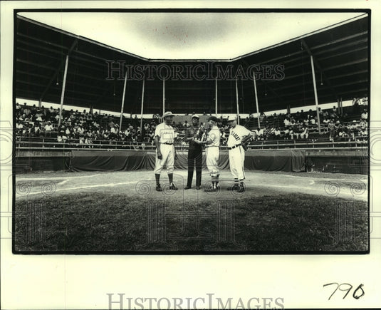 1982 Press Photo Julius 'Kildee' Bowers, Old Timers' Baseball Club Honoree- Historic Images