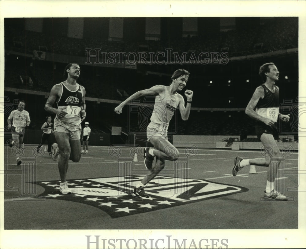 1988 Press Photo Runners at the &quot;Finish on the Fifty&quot; 5 Kilometer Road Race- Historic Images