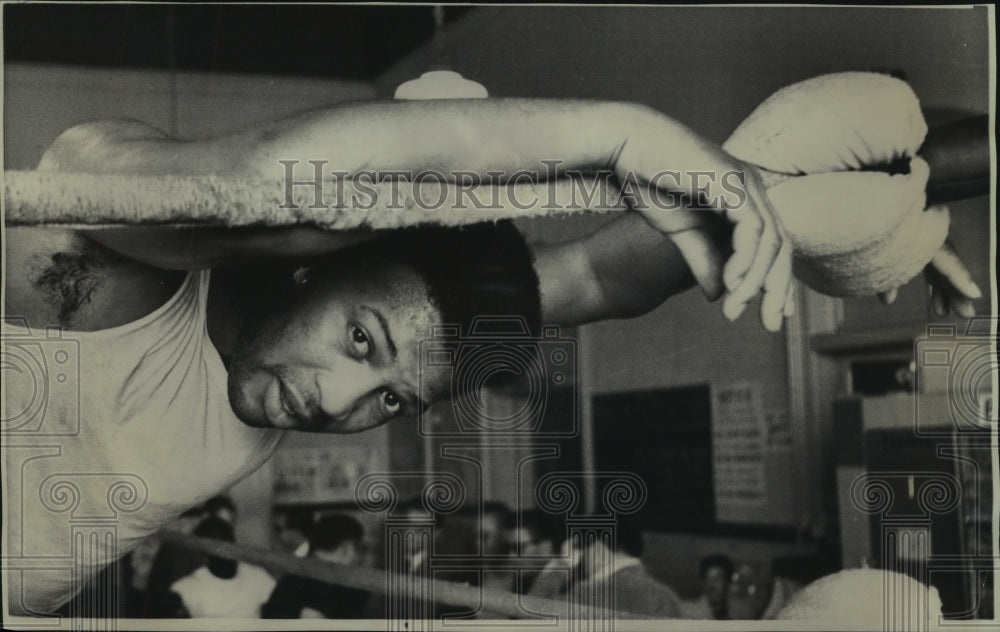 1968 Press Photo Boxer Jimmy Ellis at Oakland California Gym - nos11070- Historic Images