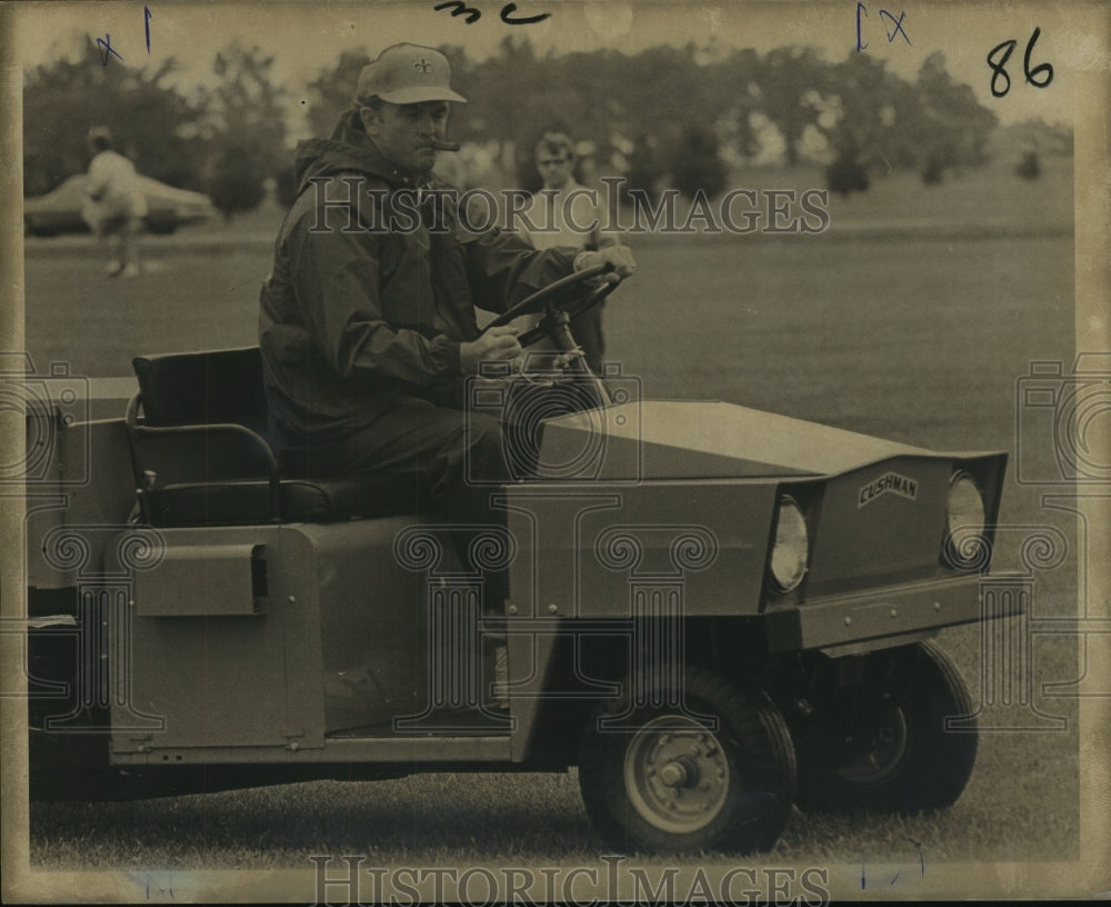 1970 Press Photo Tom Fears, New Orleans Head Football Coach at Practice Field- Historic Images