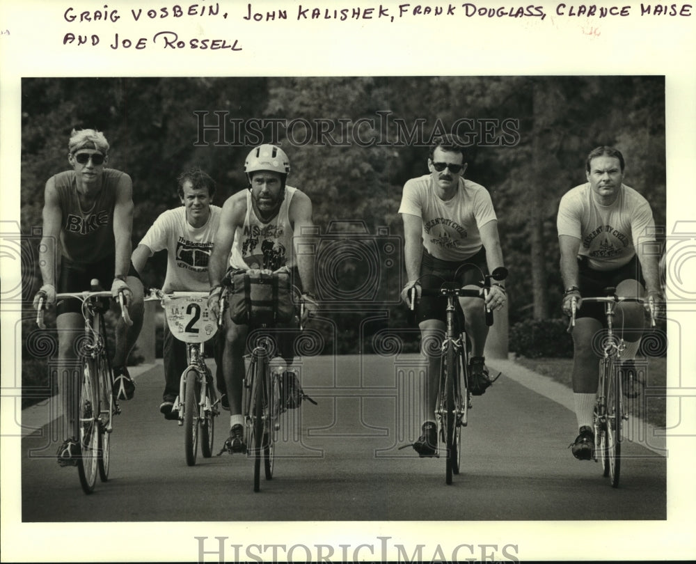 1986 Press Photo Frank Douglass, Cross Country Cyclist with Beginning Cyclists- Historic Images