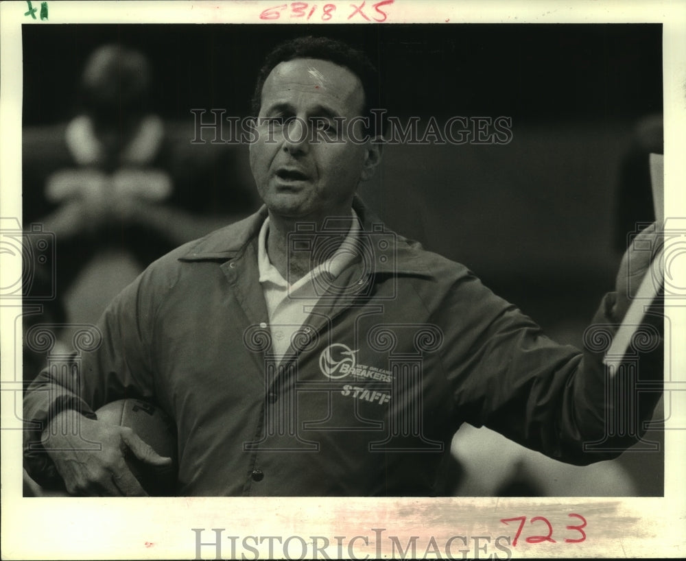 1984 Press Photo Dick Coury, Breakers Head Football at Superdome Practice- Historic Images