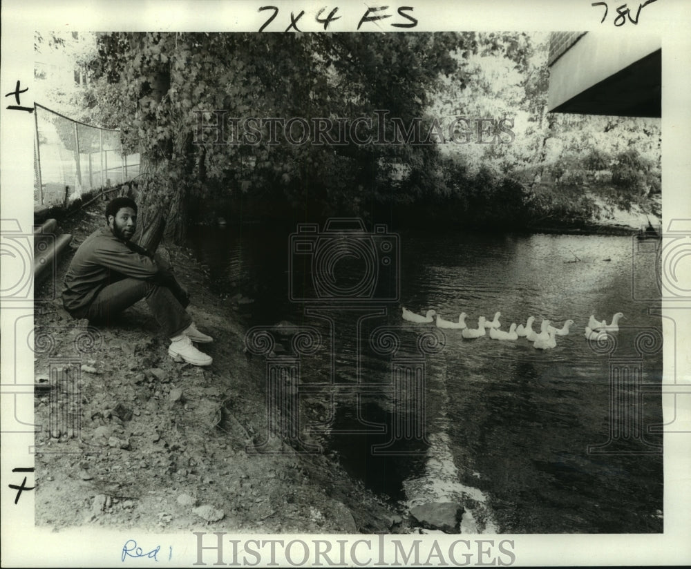 1975 Press Photo Redonia Duck Jr. of Fairleigh Dickinson University Basketball- Historic Images