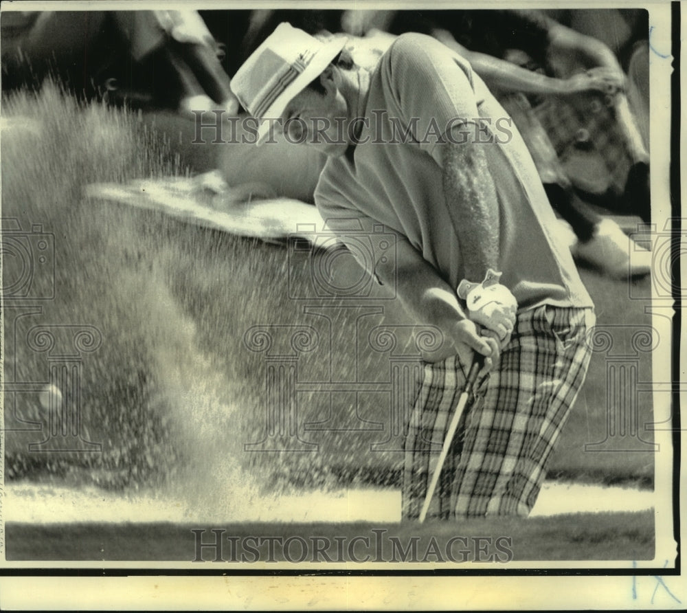 1974 Press Photo Golfer Jim Colbert at Augusta Golf Club Masters Tournament- Historic Images