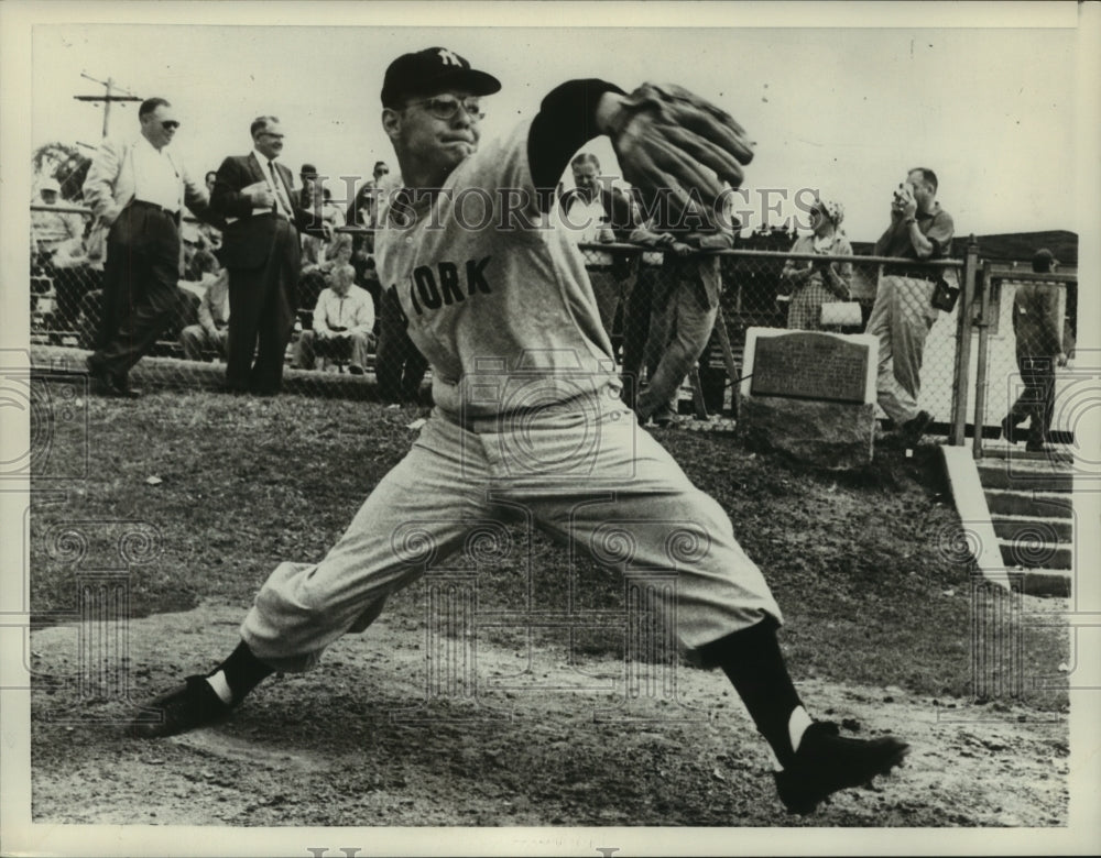 Press Photo Ryne Duren, New York Baseball Player - nos11495- Historic Images