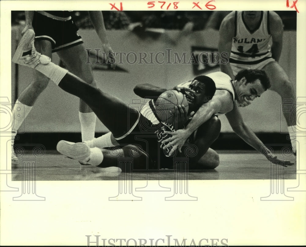 1983 Press Photo Clyde Eads, Tulane Green Waves Basketball Player at Game- Historic Images